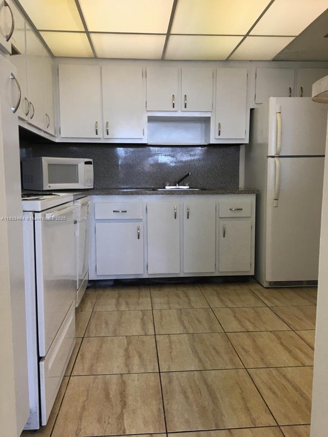 2 of 7 - 2025 Ne 164th St 205, North Miami Beach, FL