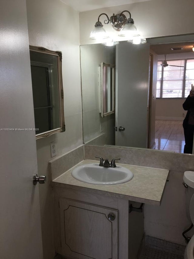 3 of 7 - 2025 Ne 164th St 205, North Miami Beach, FL