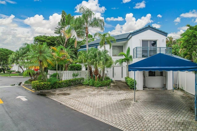 1 of 36 - 250 Ne 212th St, Miami, FL