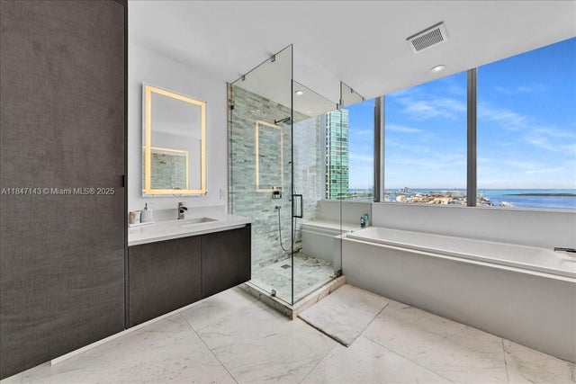 1 of 48 - 851 Ne 1st Ave 3711, Miami, FL