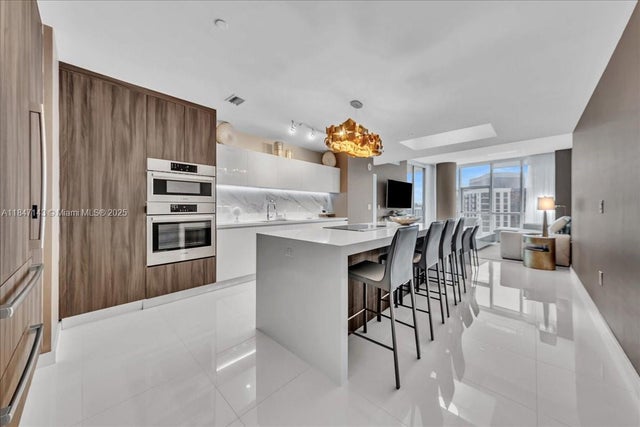 3 of 48 - 851 Ne 1st Ave 3711, Miami, FL