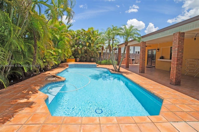 3 of 50 - 11040 Sw 140th Ave, Miami, FL