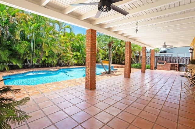 4 of 50 - 11040 Sw 140th Ave, Miami, FL