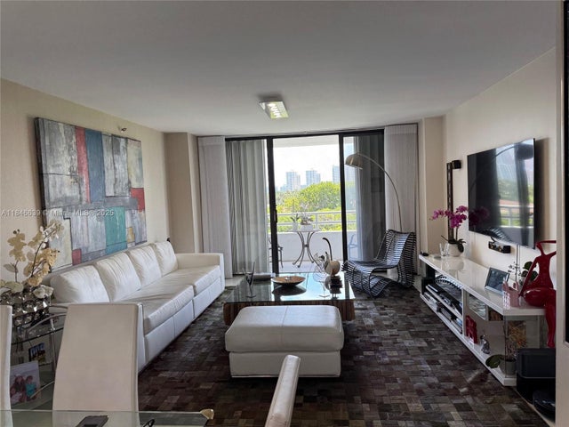 4 of 27 - 20225 Ne 34th Ct 517, Aventura, FL