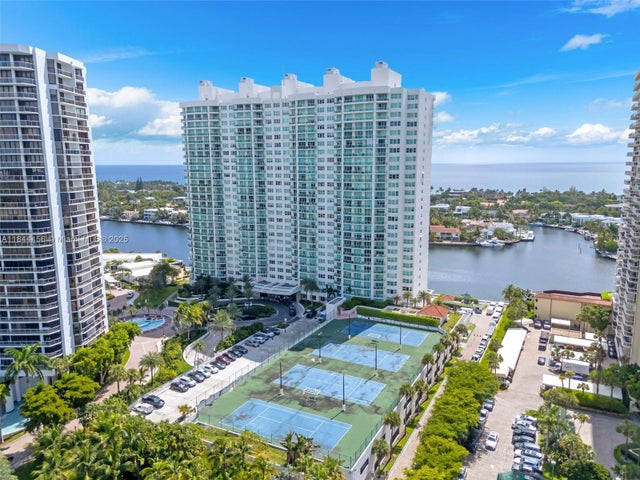 1 of 55 - 20201 E Country Club Dr 2808-2809, Aventura, FL