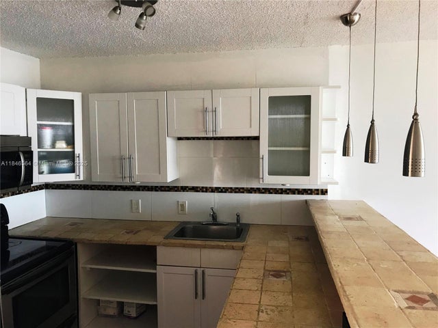5 of 39 - 3475 N Country Club Dr 516, Aventura, FL