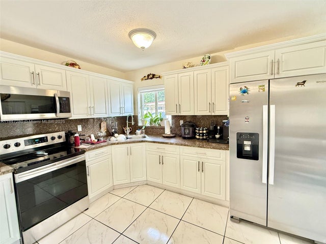 3 of 12 - 18026 Nw 35th Ct, Miami Gardens, FL