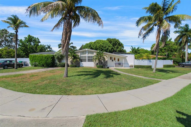 4 of 32 - 9755 Sw 161st St, Miami, FL