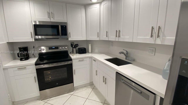5 of 28 - 300 Bayview Dr 1901, Sunny Isles Beach, FL