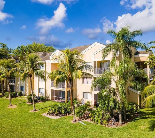 5720 Rock Island Rd 390, Tamarac