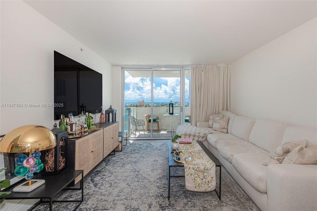 5 of 31 - 1100 West Ave 1427, Miami Beach, FL