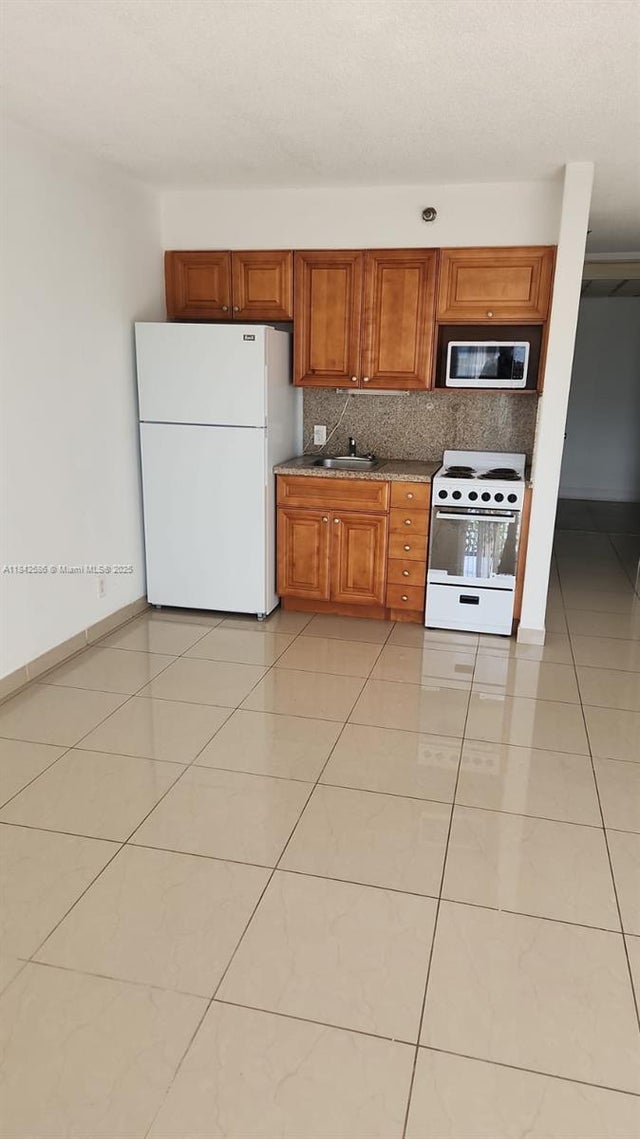 1 of 9 - 16450 Nw 2nd Ave 206, Miami, FL