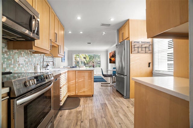 4 of 39 - 1611 Mayo Streeet, Hollywood, FL