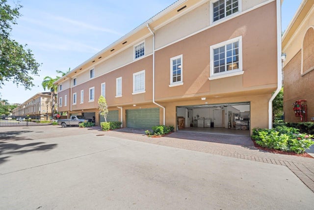 3 of 33 - 2861 Ne 185th St 305, Aventura, FL
