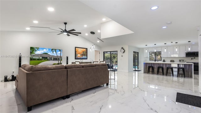 4 of 39 - 11396 Nw 3rd Pl, Coral Springs, FL