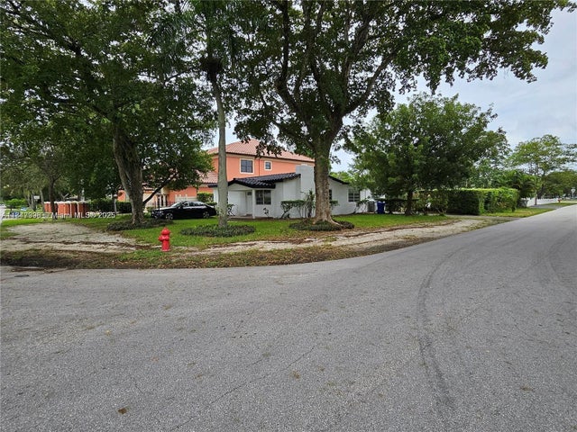 5 of 28 - 700 Ne 7th St, Pompano Beach, FL