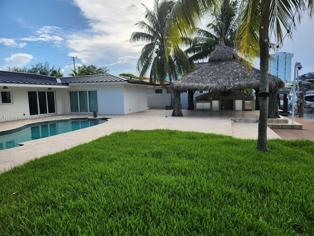 3 of 17 - 2055 Arch Creek Dr, North Miami, FL