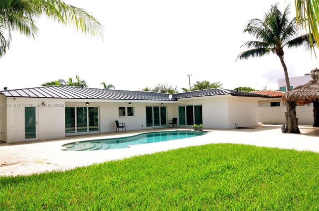 4 of 17 - 2055 Arch Creek Dr, North Miami, FL