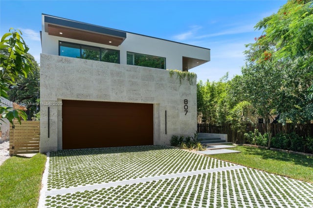 1 of 33 - 807 Sw 12th Ave, Fort Lauderdale, FL