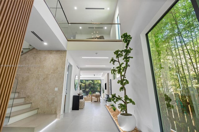 4 of 33 - 807 Sw 12th Ave, Fort Lauderdale, FL