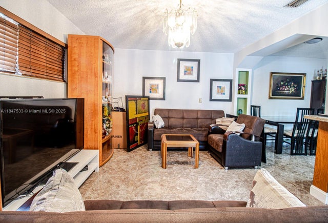 5 of 24 - 8621 Nw 35th Ct, Miami, FL