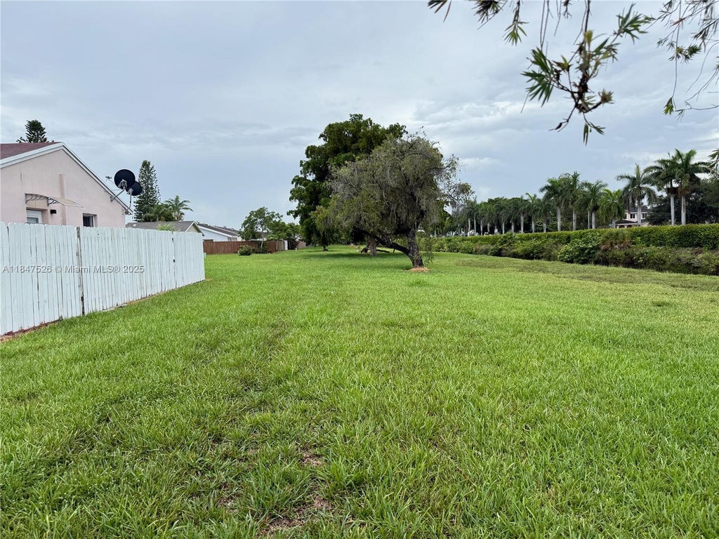 13821 Sw 42nd Ter, Miami