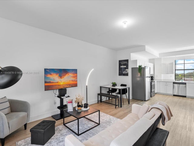 5 of 25 - 4100 Sw 64th Ave 301, Davie, FL