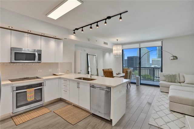 1 of 33 - 999 Sw 1st Ave 1402, Miami, FL