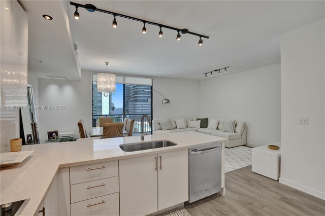 2 of 33 - 999 Sw 1st Ave 1402, Miami, FL