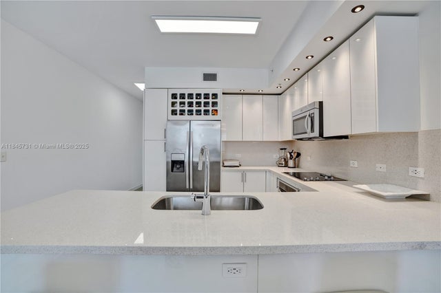 3 of 33 - 999 Sw 1st Ave 1402, Miami, FL