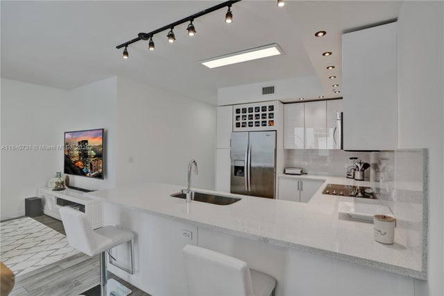 4 of 33 - 999 Sw 1st Ave 1402, Miami, FL