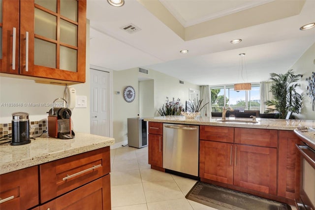 5 of 37 - 2901 S Palm Aire Dr 608, Pompano Beach, FL