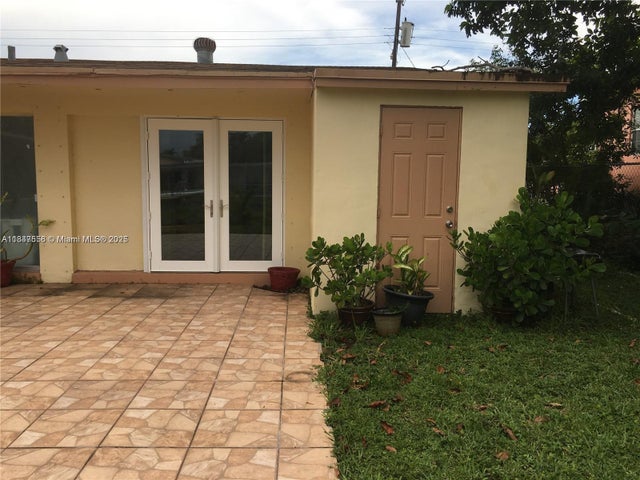 5 of 5 - 3600 E Shore Rd, Miramar, FL