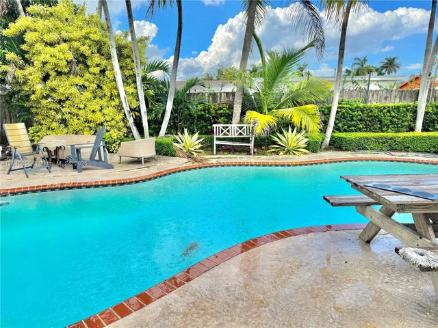 5 of 27 - 9385 Sw 185th St, Cutler Bay, FL