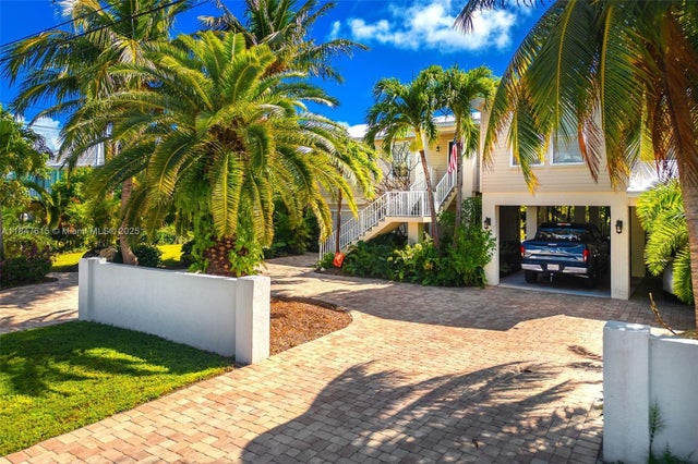 5 of 79 - 17054 Coral Dr, Sugarloaf, FL