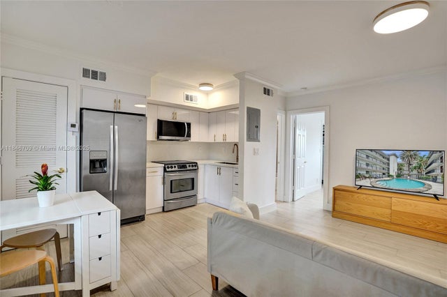 1 of 20 - 924 Se 2nd St 32, Fort Lauderdale, FL