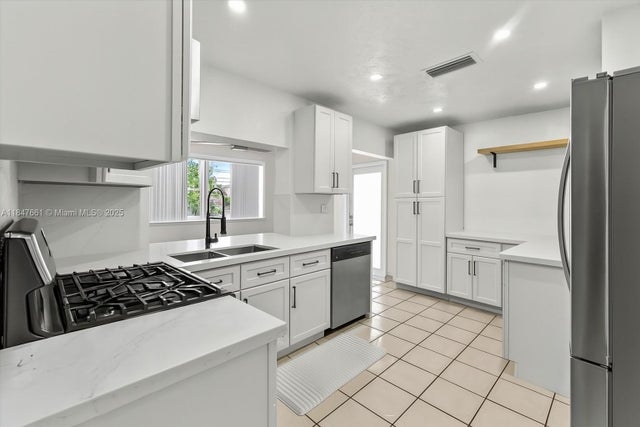 4 of 24 - 2477 Nw 84th Way, Sunrise, FL