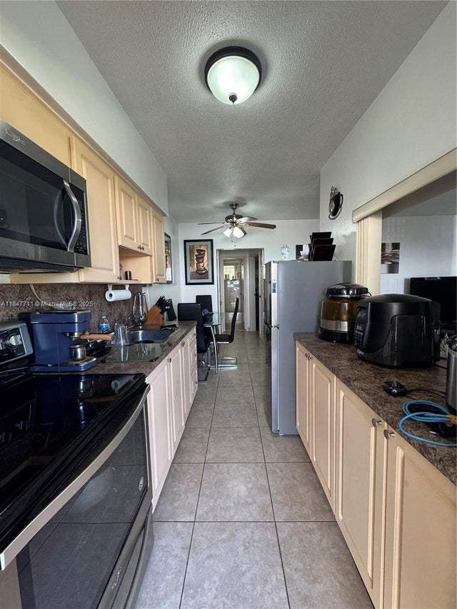 1 of 19 - 71 Nw 76th St 5, Miami, FL