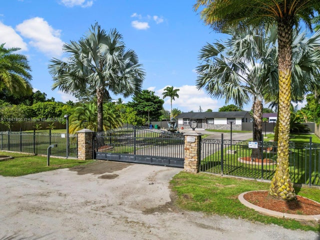 4 of 63 - 15305 Sw 209th Ave, Miami, FL
