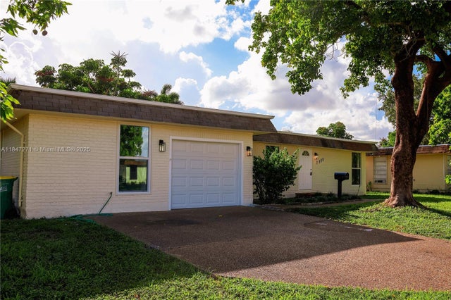 7805 Nw 67th Ave, Tamarac