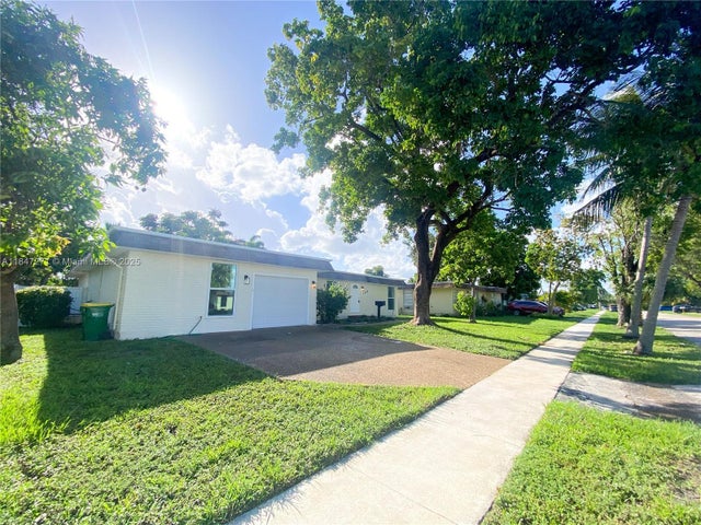 3 of 41 - 7805 Nw 67th Ave, Tamarac, FL