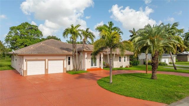 1 of 35 - 424 Bayberry Dr, Plantation, FL