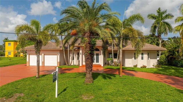 2 of 35 - 424 Bayberry Dr, Plantation, FL