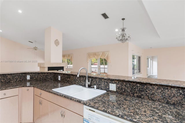 5 of 35 - 424 Bayberry Dr, Plantation, FL