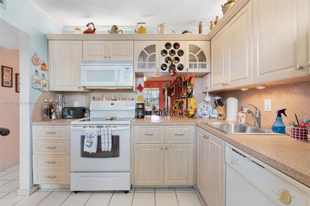 3 of 24 - 3120 Holiday Springs Blvd 301, Margate, FL