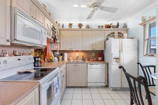 4 of 24 - 3120 Holiday Springs Blvd 301, Margate, FL