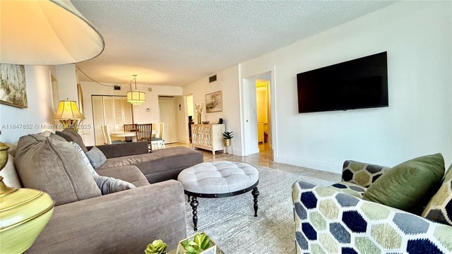 4 of 22 - 100 Bayview Dr 429, Sunny Isles Beach, FL