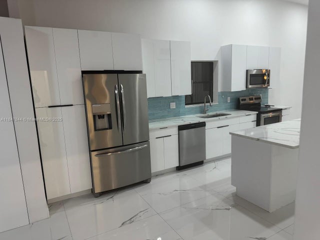 5 of 10 - N/A, Hallandale Beach, FL