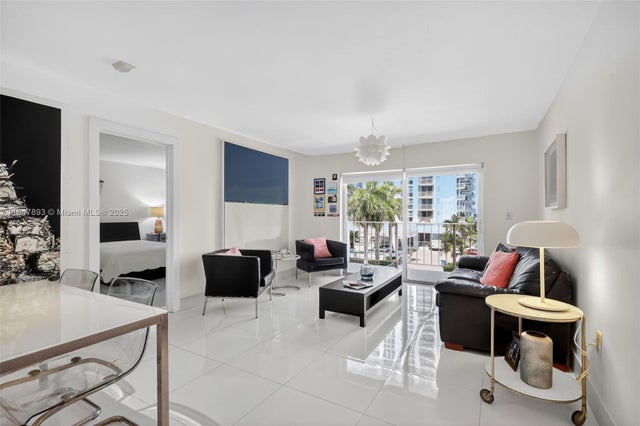 2 of 37 - 1245 West Ave 401, Miami Beach, FL