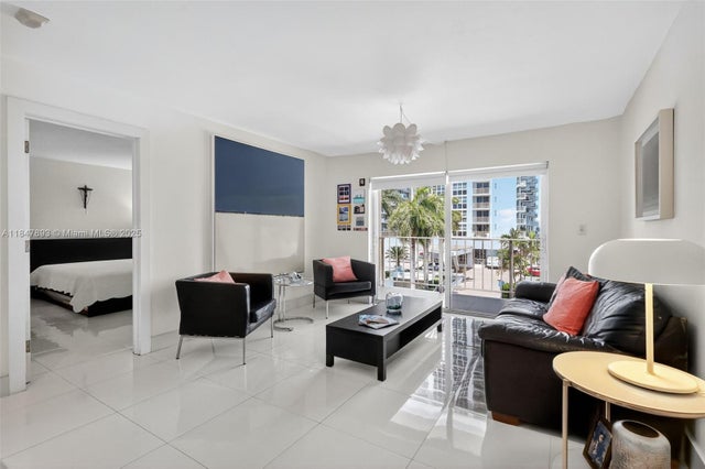 3 of 37 - 1245 West Ave 401, Miami Beach, FL